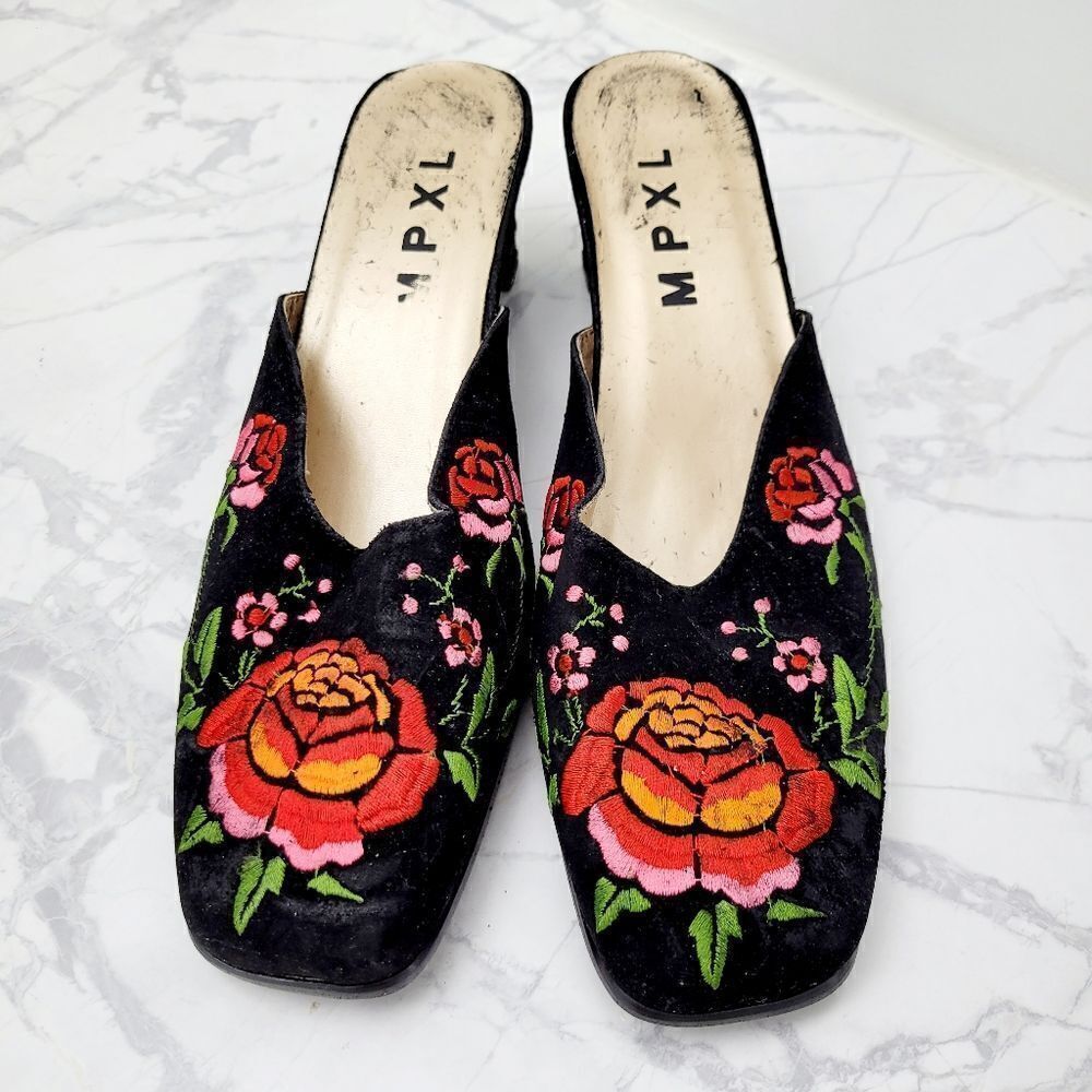 Vintage Y2K Asian Pattern Black Heels Shoes Size: 6.5US